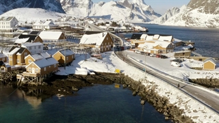 شهر ساحلی بسیار زیبا در برف