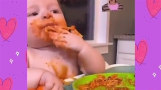 کوچولوی بانمک با این غذا خوردنش