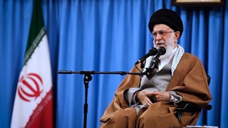 ارتباط قوی با مساجد داشته باشید....