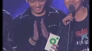 #حمایت از بی تی اس افتخار آرمی ها