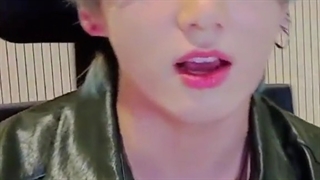 اهنگ خوندن جانگ کوک در وی لایو 