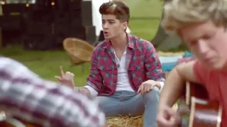 موزیک ویدیو Love while were young از وان دایرکشن