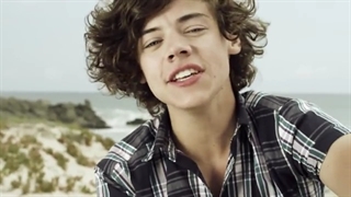 موزیک ویدیو What makes you beautiful, از وان دایرکشن