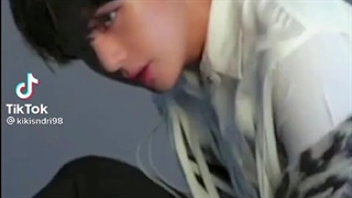 تهیونگ لاورا براتون آرزوی روحی شد میکنم. سر خاکتون بی تی 21 تاتا میارم به جای گل 