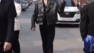 اون وو شی با مو های رنگی