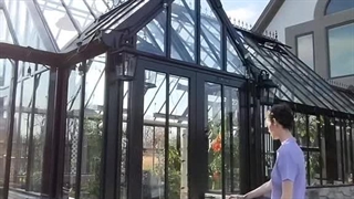 آیا شیشه برای گلخانه شما انتخاب بهتری است؟ بررسی مزایا و معایب