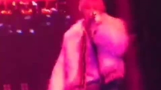 اجرای آهنگ mad max از جین جین در فن کنسرت سولوش