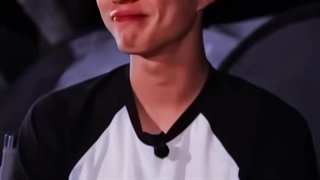 بغض تو چشماش :( عکسا میتونن خاطرات خوبی باشن اما من اینو ندارم !