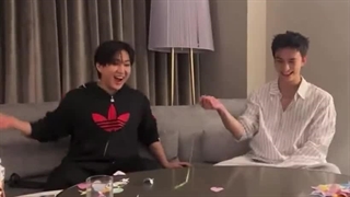 لایو کاملا نرمال از آیدل هایی که استن می کنم.... ( پارت n ام دلیل استی شدنم:))))))))